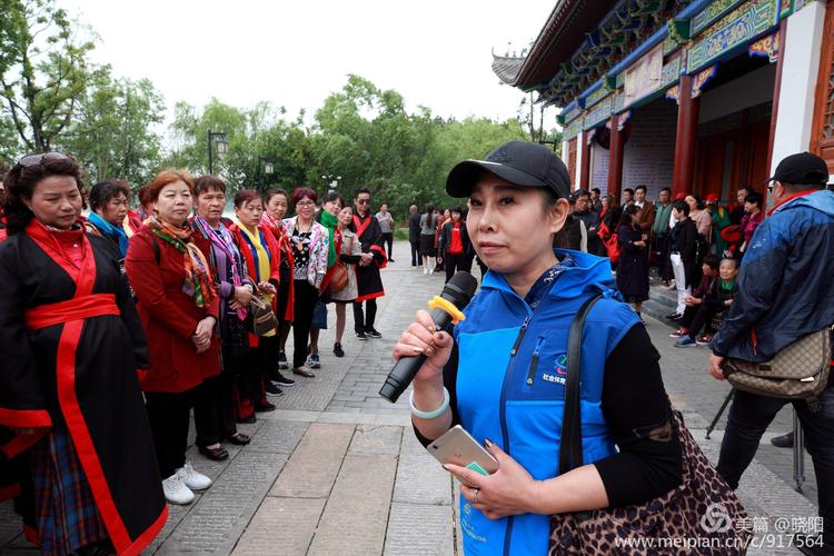 湖北省广场舞推广委员会负责人李慧娟女士亲聆现场指导